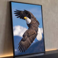 Quadro Decorativo Grande Águia Americana para Sala Azul | quadros decorativos para sala | águia-de-cabeça-branca em voo com asas abertas sobre montanhas nevadas | Porao dos Quadros