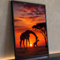 Girafa e filhote em silhueta sob pôr do sol laranja na savana com acácia, quadro decorativo