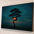 Quadro Decorativo Grande Árvore Retorcida Silhueta para Sala | quadros decorativos para sala | árvore de tronco retorcido em silhueta com sol alaranjado entre os galhos ao entardecer | Porao dos Quadros