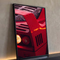 Close do spoiler e das lanternas traseiras acesas de carro esportivo clássico vermelho, quadro decorativo