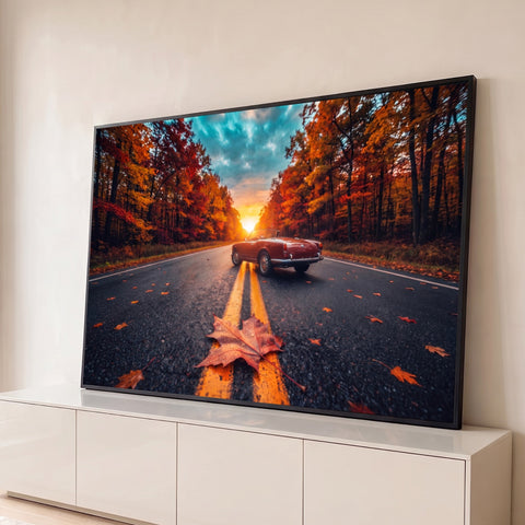 Carro conversível vermelho antigo em estrada molhada com árvores de outono e pôr do sol, quadro decorativo