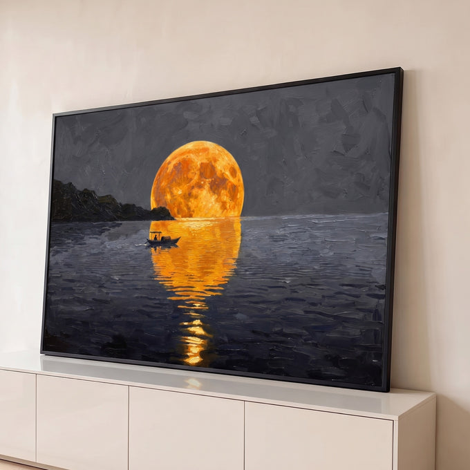 Quadro Decorativo Grande Lua Dourada para Sala Laranja | quadros decorativos para sala | lua cheia laranja refletida no mar com pequeno barco e penhascos ao fundo | Porao dos Quadros