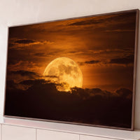 Quadro Decorativo Grande Lua Cheia Dourada Laranja para Sala - Borda Infinita / 65x100cm