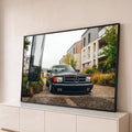 Mercedes-Benz SEC coupé clássico preto molhado de chuva em rua urbana com prédios, quadro decorativo