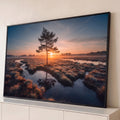 Quadro Decorativo Grande Pinheiro Solitário para Sala | quadros decorativos para sala | pinheiro solitário refletido em riacho ao nascer do sol em pântano com névoa | Porao dos Quadros