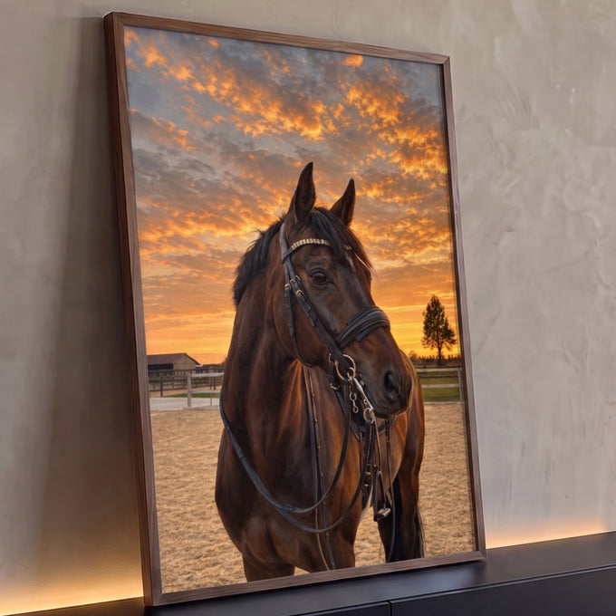 Quadro Decorativo Grande Cavalo Baio para Sala Marrom | quadros decorativos para sala | cavalo castanho com brida preta sob céu de pôr do sol laranja intenso | Porao dos Quadros