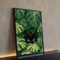 Quadro Decorativo Gato Preto Espreitando entre Folhas | quadros decorativos para sala | gato preto espreitando entre folhas verdes de monstera em aquarela | Porao dos Quadros