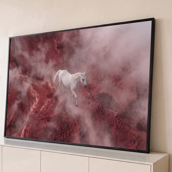 Quadro Decorativo Grande Cavalo Branco para Sala Rosa | quadros decorativos para sala | cavalo branco caminhando sobre rochas vermelhas envolto em névoa rosada | Porao dos Quadros