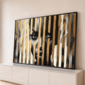 Quadro Decorativo Grande Rosto Listras Douradas para Sala | quadros decorativos para sala | rosto feminino em preto e branco coberto por faixas douradas e cinza verticais | Porao dos Quadros