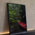 Quadro Decorativo Grande Canoa Vermelha para Sala Vermelho | quadros decorativos para sala | canoa vermelha flutuando em rio escuro cercado por floresta tropical densa | Porao dos Quadros