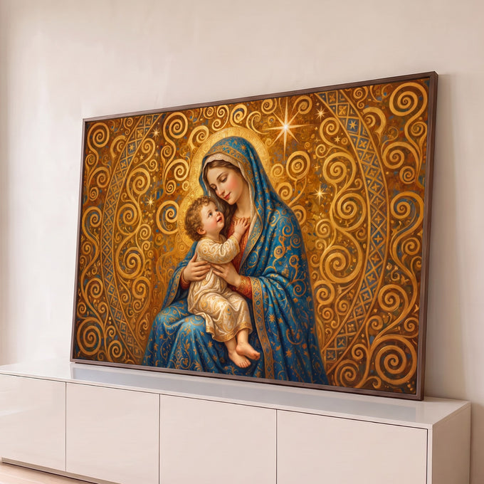 Nossa Senhora de manto azul abraçando o Menino Jesus sobre fundo de espirais douradas, quadro decorativo
