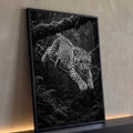 Quadro Decorativo Grande Leopardo Saltando Preto para Sala | quadros decorativos para sala | leopardo em pleno salto na chuva, foto em preto e branco com alta definição | Porao dos Quadros