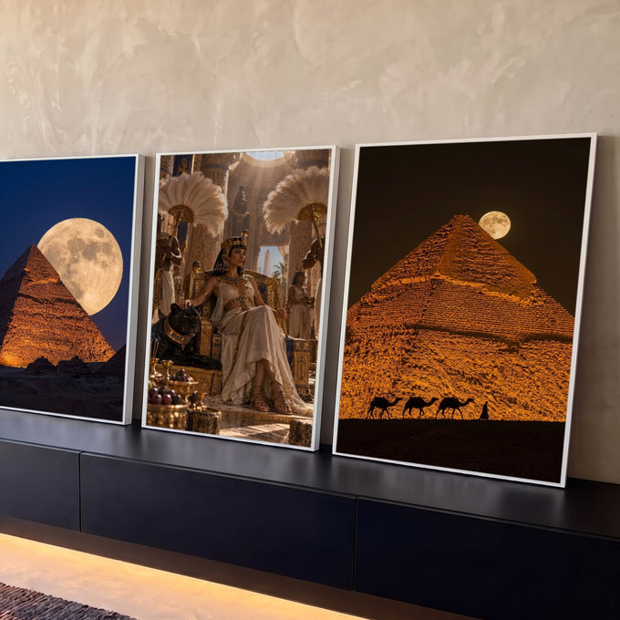 Quadro Decorativo Kit 3 Telas Pirâmides do Egito para Sala | quadros decorativos para sala | tríptico com pirâmides, lua cheia, rainha egípcia em trono dourado e camelos no deserto | Porao dos Quadros