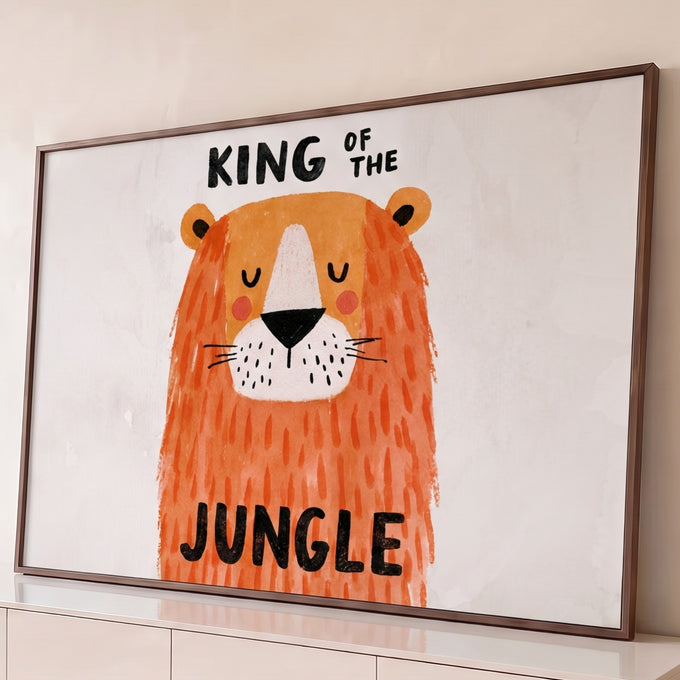 Quadro Decorativo Grande Leão de Bebê para Quarto de Bebê | quadros decorativos para sala | leão fofo em aquarela laranja com frase king of the jungle em letras pretas | Porao dos Quadros