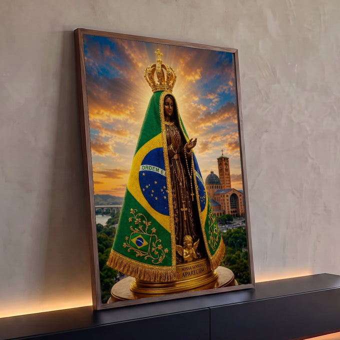 Quadro Decorativo Grande Nossa Senhora para Sala Verde | quadros decorativos para sala | Nossa Senhora Aparecida com manto nas cores da bandeira do Brasil e basílica ao fundo | Porao dos Quadros
