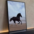 Quadro Decorativo Grande Cavalo Galopando Preto para Sala | quadros decorativos para sala | cavalo preto galopando na beira do mar com crina ao vento e ondas ao fundo | Porao dos Quadros