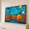 Quadro Decorativo Grande Canal Holandês para Sala Azul | quadros decorativos para sala | casas coloridas à beira de canal com ponte e céu estrelado em espirais estilo Van Gogh | Porao dos Quadros