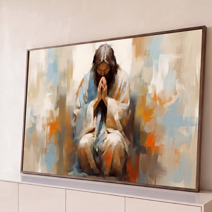 Jesus Cristo ajoelhado em oração com mãos postas, pinceladas abstratas bege, azul e laranja, quadro decorativo