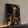 Quadro Decorativo Ancião Indígena Fumando Cachimbo com Penas | quadros decorativos para sala | ancião indígena de perfil com pintura facial, turbante verde e cachimbo soltando fumaça | Porao dos Quadros