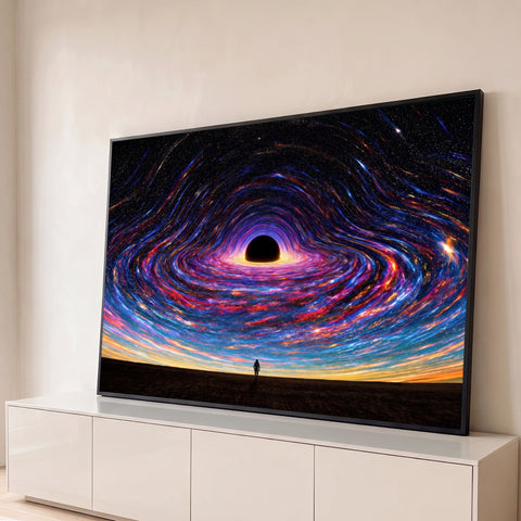 Buraco negro com espiral de luz azul, roxa e vermelha e astronauta em silhueta no horizonte, quadro decorativo