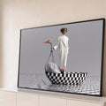 Quadro Decorativo Grande Mulher em Barco para Sala Branco | quadros decorativos para sala | mulher de sobretudo branco guiando ave estilizada em barco xadrez | Porao dos Quadros