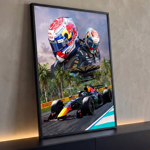 Carro de Fórmula 1 azul em pista com palmeiras e capacetes de piloto ao fundo, quadro decorativo
