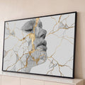 Quadro Decorativo Grande Rosto em Kintsugi para Sala Cinza | quadros decorativos para sala | rosto em perfil fragmentado com rachaduras douradas em traço ilustrativo | Porao dos Quadros