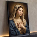 Quadro Decorativo Grande Nossa Senhora Véu Bege para Sala | quadros decorativos para sala | mulher de véu bege e manto azul com mãos cruzadas sobre o peito em oração | Porao dos Quadros