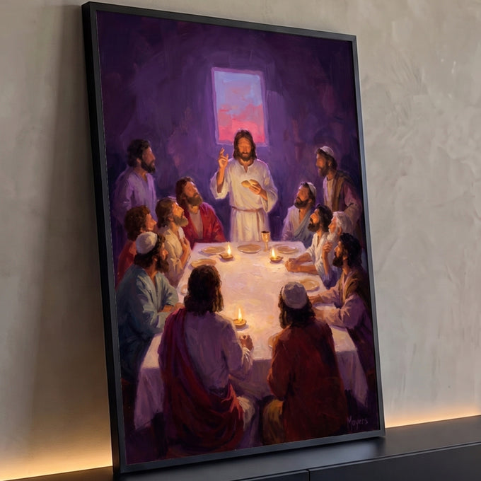 Quadro Decorativo Grande Última Ceia de Jesus para Sala Roxo | quadros decorativos para sala | Última Ceia com Jesus e doze apóstolos à mesa iluminada por velas em tons roxos | Porao dos Quadros
