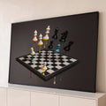 Quadro Decorativo Grande Xadrez Derretendo para Sala Preto | quadros decorativos para sala | peças de xadrez derretendo com gotas coloridas sobre tabuleiro flutuante | Porao dos Quadros