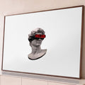 Busto clássico de Davi em mármore com visor futurista LED vermelho HELLO, fundo branco, quadro decorativo