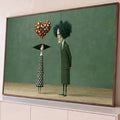 Casal de marionetes surreais com coração de bolinhas vermelhas pendurado, fundo verde, quadro decorativo