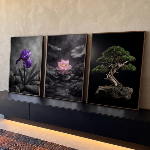 Quadro Decorativo Kit 3 Telas Flores e Bonsai para Sala | quadros decorativos para sala | íris roxa, lótus rosa e bonsai verde em cenário zen com cor seletiva | Porao dos Quadros