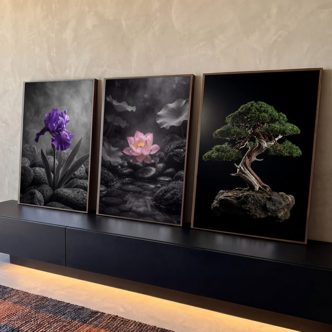 Quadro Decorativo Kit 3 Telas Flores e Bonsai para Sala | quadros decorativos para sala | íris roxa, lótus rosa e bonsai verde em cenário zen com cor seletiva | Porao dos Quadros