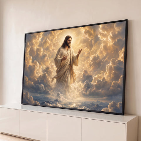 Jesus Cristo de manto claro entre nuvens douradas e luz divina sobre montanhas, quadro decorativo