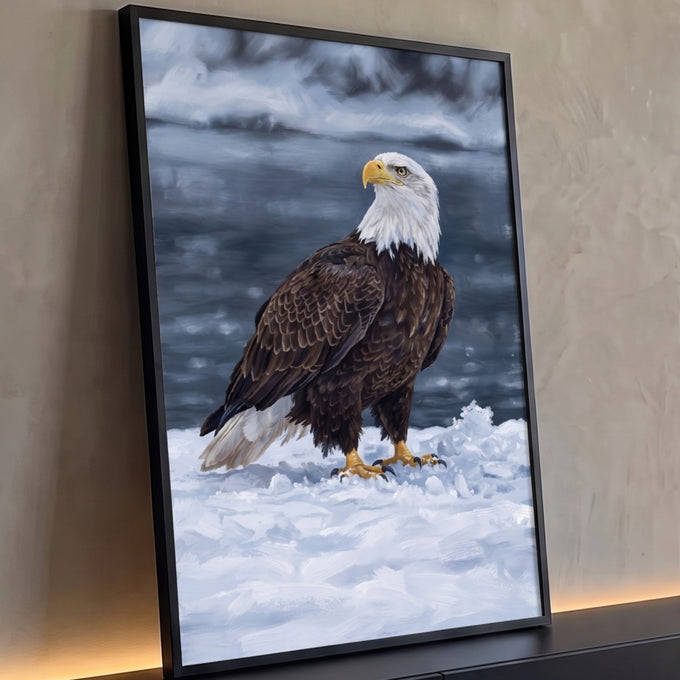 Águia de cabeça branca em pé sobre a neve diante de rio azul acinzentado, pintura realista, quadro decorativo