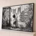 Quadro Decorativo Grande Menino Alcançando para Sala Preto | quadros decorativos para sala | menino de costas alcançando roupas num varal junto a parede de pedra em preto e branco | Porao dos Quadros