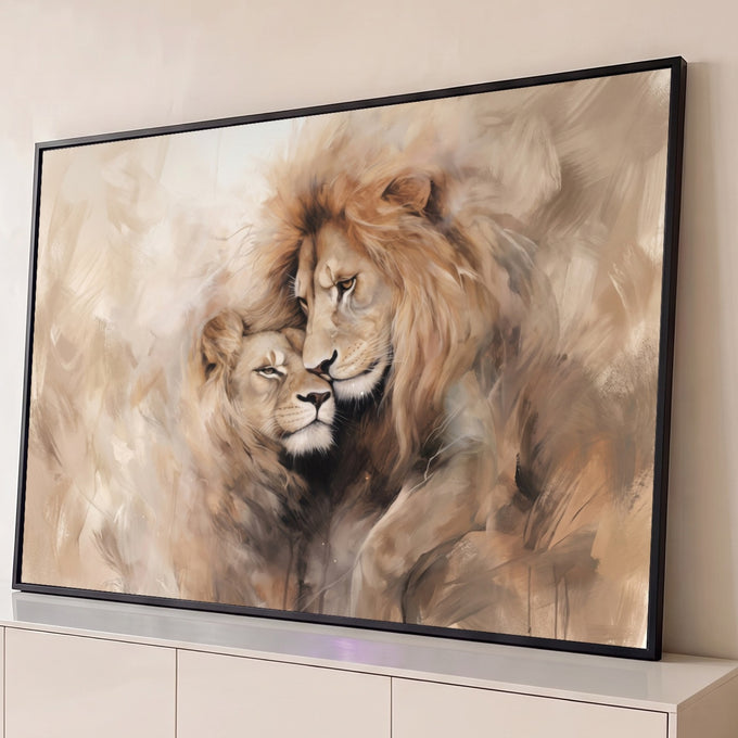 Leão e leoa abraçados em pintura de pinceladas suaves em tons bege e caramelo, quadro decorativo