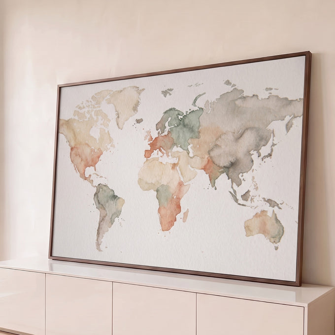 Quadro Decorativo Grande Mapa Mundi Sala para Sala Bege | quadros decorativos para sala | mapa múndi em aquarela com continentes em tons terrosos, verdes e cinzas suaves | Porao dos Quadros