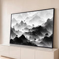 Quadro Decorativo Grande Montanhas Nevoentas para Sala Preto | quadros decorativos para sala | montanhas em camadas de preto e branco com árvores solitárias entre a névoa | Porao dos Quadros