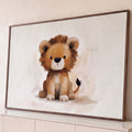 Filhote de leão fofo sentado em pinceladas suaves marrons sobre fundo bege claro, quadro decorativo
