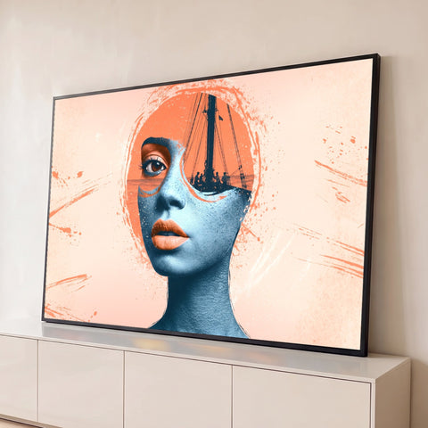 Rosto de mulher azul com navio antigo e mar no olhar, fundo laranja com respingos, quadro decorativo