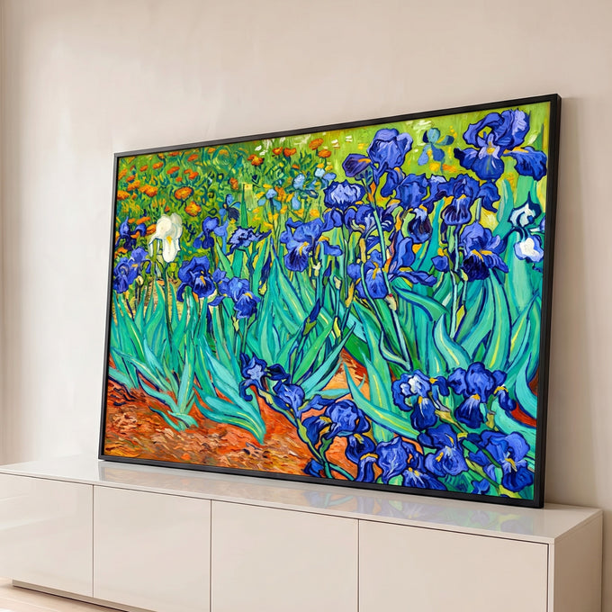 Quadro Decorativo Grande Íris Azuis de Van para Sala Azul | quadros decorativos para sala | campo de íris azuis e brancas com fundo de flores laranja e grama verde | Porao dos Quadros