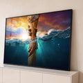 Quadro Decorativo Grande Mãos se Segurando para Sala Azul | quadros decorativos para sala | mão segurando pulso na linha d'água do mar sob céu de pôr do sol dramático | Porao dos Quadros