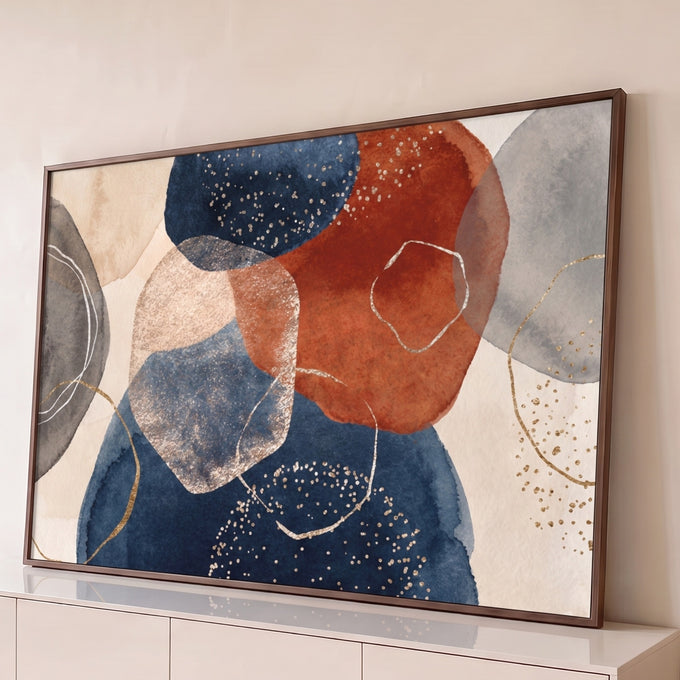 Formas orgânicas em aquarela azul marinho, terracota e bege com linhas e pontos dourados, quadro decorativo