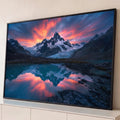 Quadro Decorativo Grande Montanha Nevada para Sala Laranja | quadros decorativos para sala | montanha nevada com geleira azul, céu laranja ao pôr do sol refletido em lago | Porao dos Quadros