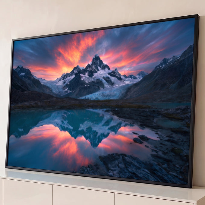 Quadro Decorativo Grande Montanha Nevada para Sala Laranja | quadros decorativos para sala | montanha nevada com geleira azul, céu laranja ao pôr do sol refletido em lago | Porao dos Quadros