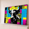 Cabeça do Touro de Wall Street preto com retícula sobre fundo pop art amarelo, magenta e ciano, quadro decorativo