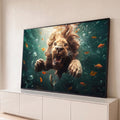 Quadro Decorativo Grande Leão Nadando Verde para Sala | quadros decorativos para sala | leão rugindo nadando debaixo d'água cercado de bolhas, folhas e peixes laranja | Porao dos Quadros