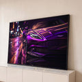 Quadro Decorativo Grande Carro Esportivo para Sala Roxo | quadros decorativos para sala | carro esportivo roxo metálico em close noturno com reflexos na rua molhada | Porao dos Quadros